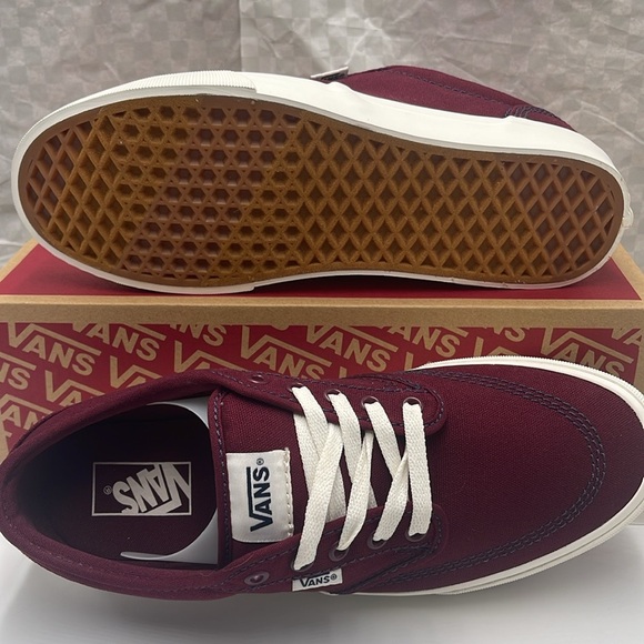 Vans Men's Burgundy Canvas Sneakers Atwood
Outdoor Port Rovale
VN000CX84QU - Picture 3 of 16
